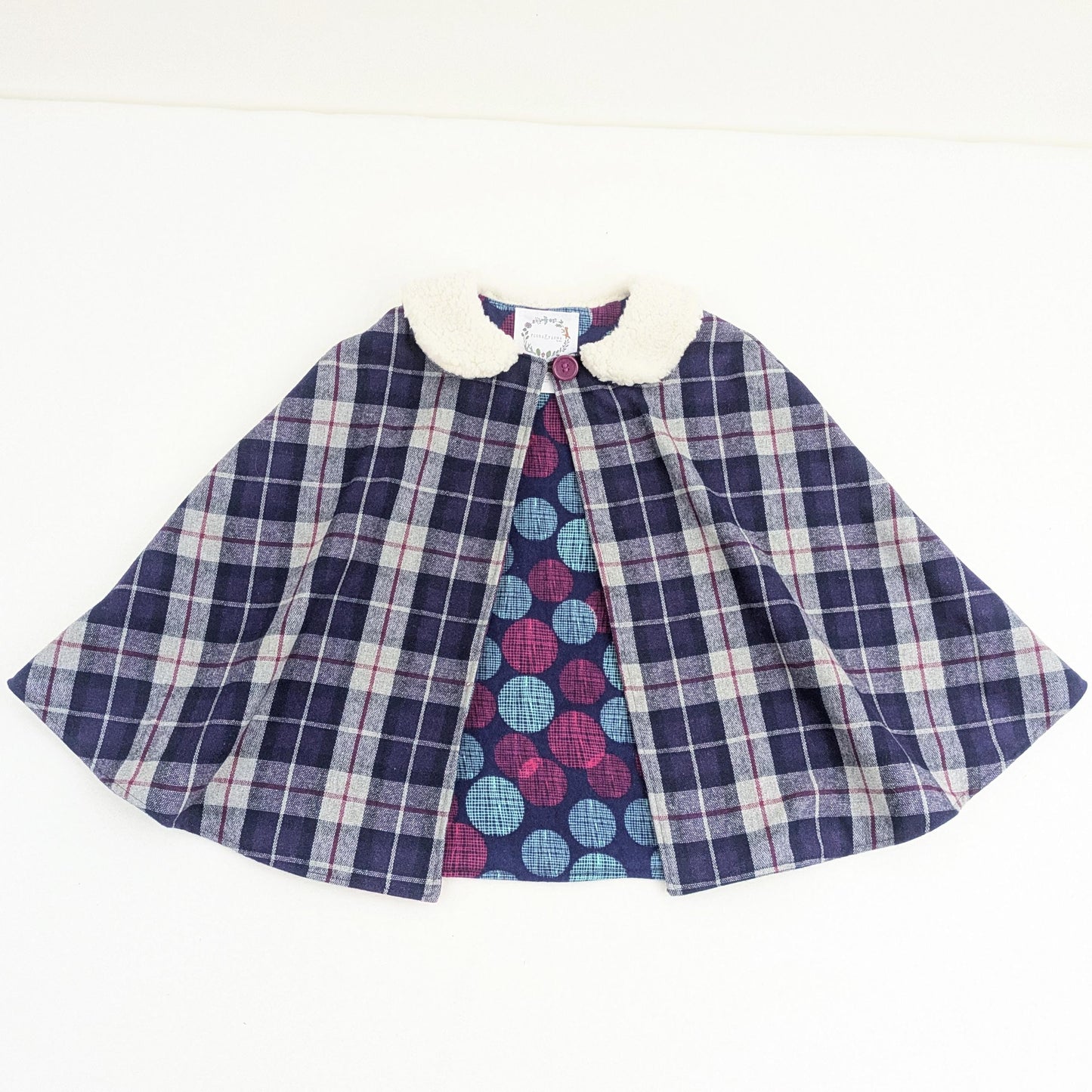 Cape écossaise pour filles, cape doublée en flanelle, col Peter Pan en polaire duveteuse, manteau d'hiver pour enfants, poncho de siège auto taille M (5-8 ans)