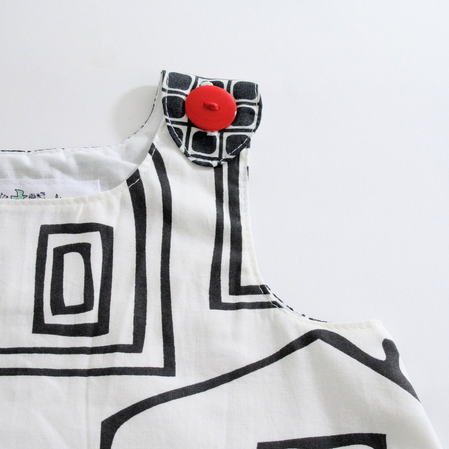 Robe fille, Tablier salopette de bande dessinée pour enfant fait main, Cadeau de pendaison de crémaillère, Séance photo, Nouveau-né à fille 6 ans
