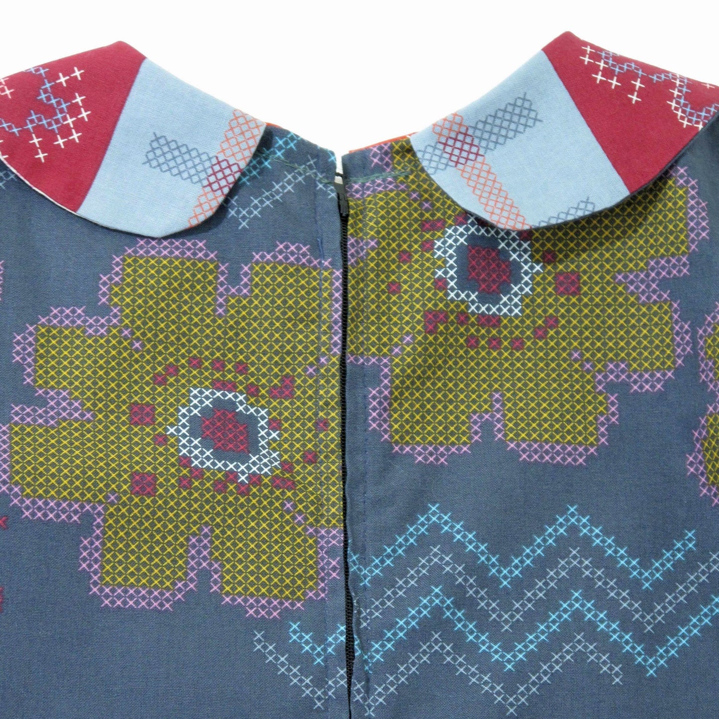 Robe d'hiver chaude rayée pour petites filles 4T avec manches longues et col Claudine, imprimé point de croix marron gris