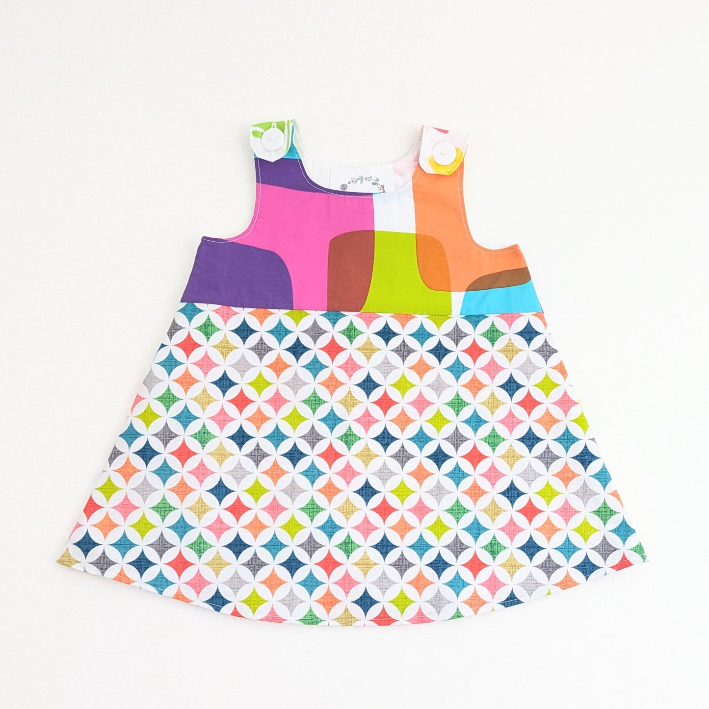 Robe salopette patchwork arc-en-ciel pour filles de 18 mois, robe d'été géométrique faite à la main, tenue de tout-petit pour goûter