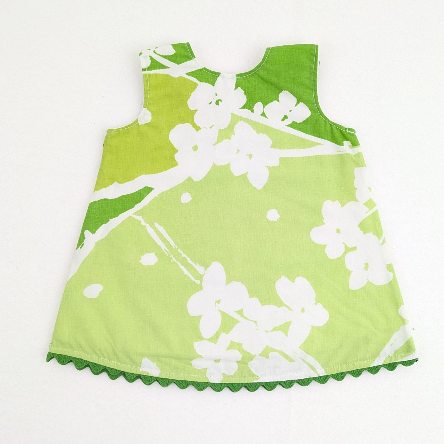 Robe salopette nouveau-né Floral Garden, imprimé treillis vert, cadeau de fête prénatale, tenue d'été rétro, vêtements héritage faits à la main