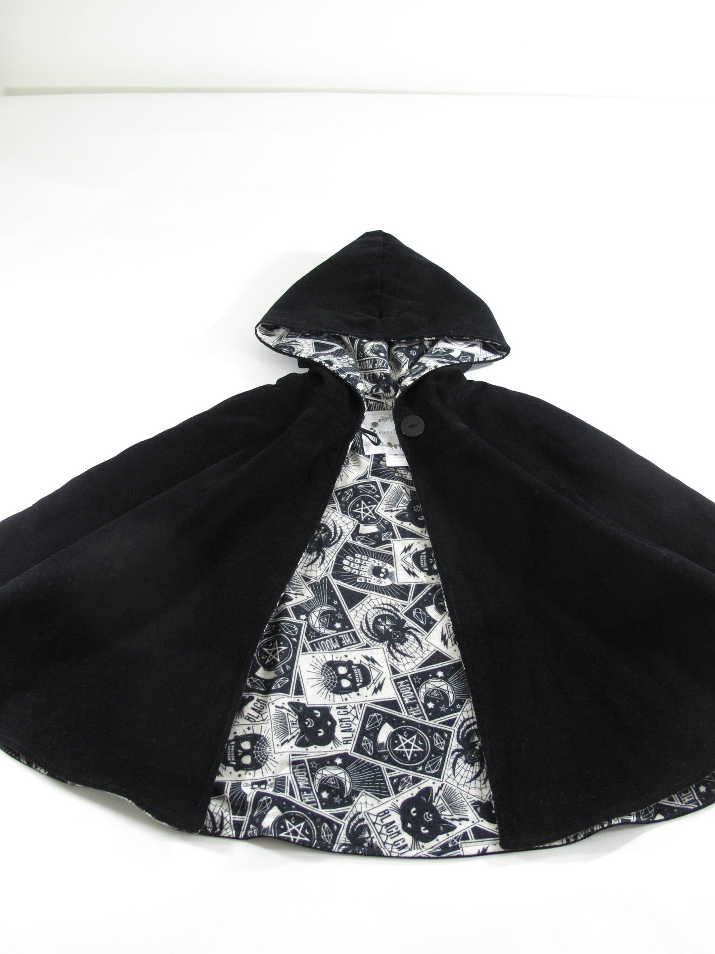 Costume d'Halloween enfant Cape Noire Tarot, Cape en velours côtelé Voyant(e), Cosplay Sorcier(e) Magie Noire Médiévale Tailles 1 - 12 ans