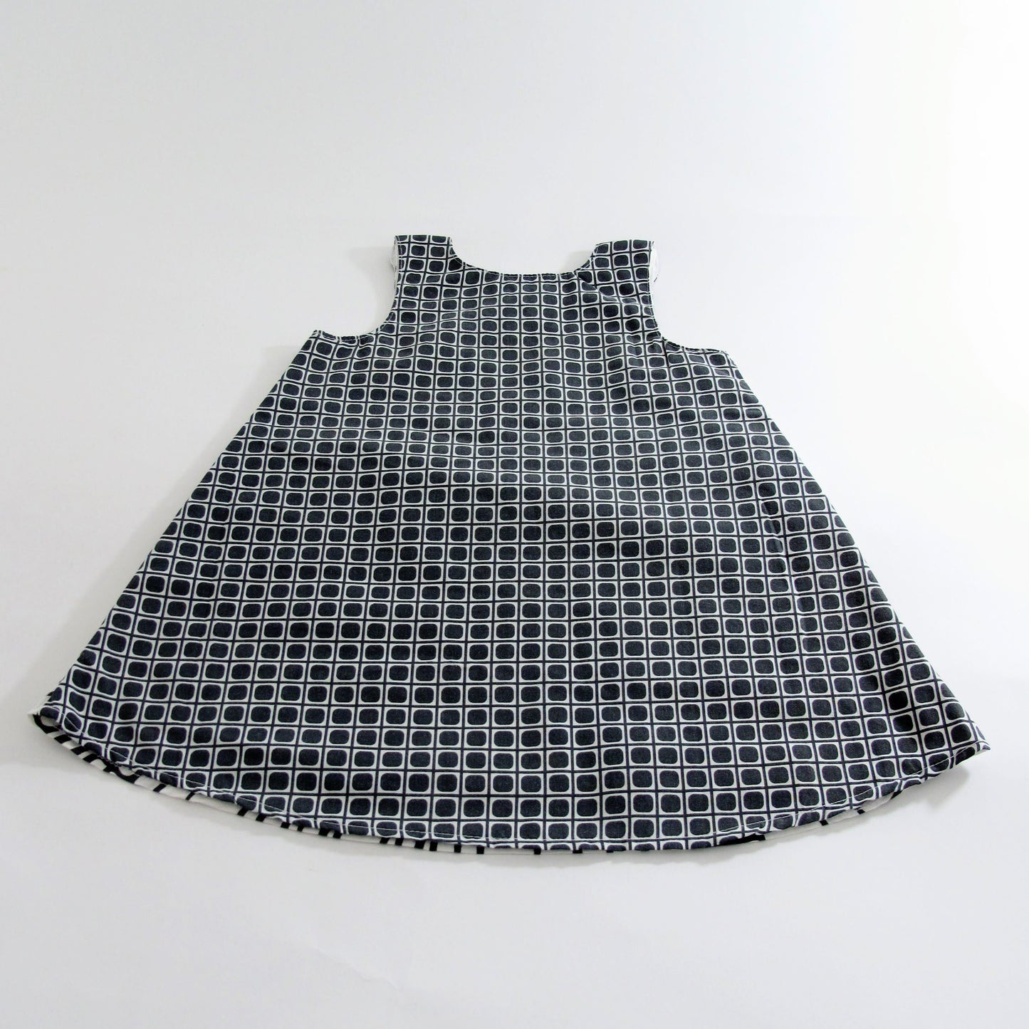 Robe fille, Tablier salopette de bande dessinée pour enfant fait main, Cadeau de pendaison de crémaillère, Séance photo, Nouveau-né à fille 6 ans