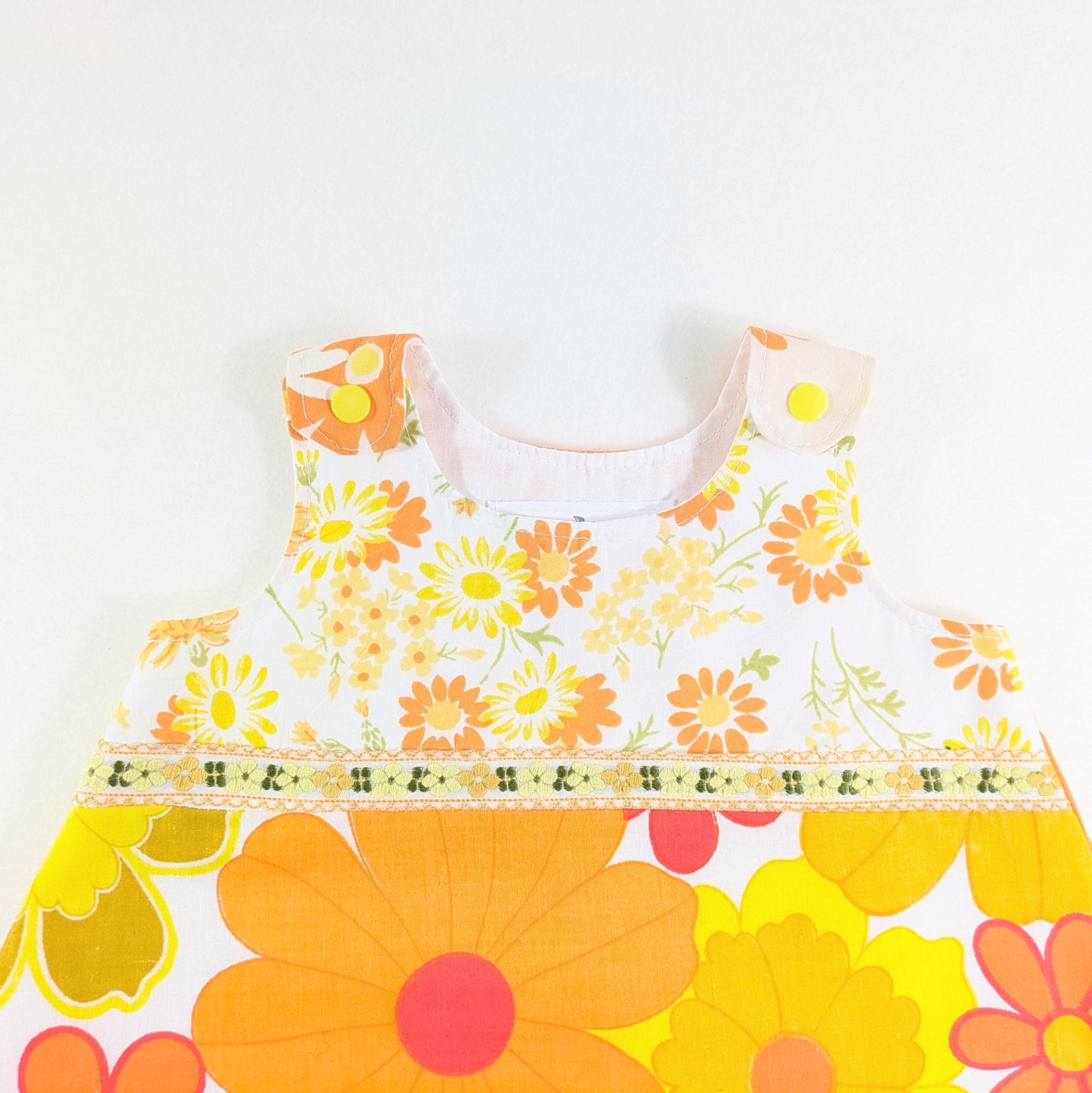 Robe salopette 3M en patchwork floral, robe salopette rétro unique faite à la main pour bébé fille, 3-6 mois