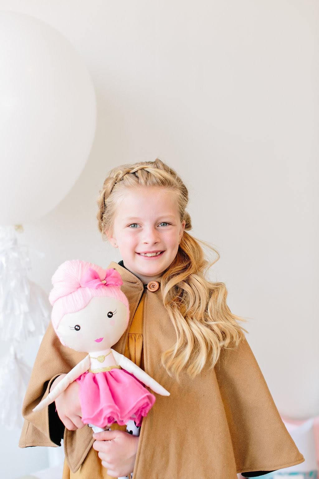 Cape écossaise pour filles, cape doublée en flanelle, col Peter Pan en polaire duveteuse, manteau d'hiver pour enfants, poncho de siège auto taille M (5-8 ans)