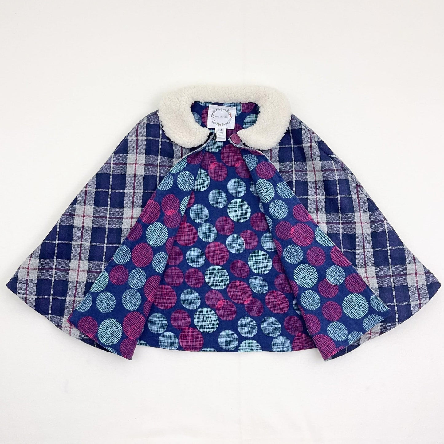 Cape écossaise pour filles, cape doublée en flanelle, col Peter Pan en polaire duveteuse, manteau d'hiver pour enfants, poncho de siège auto taille M (5-8 ans)