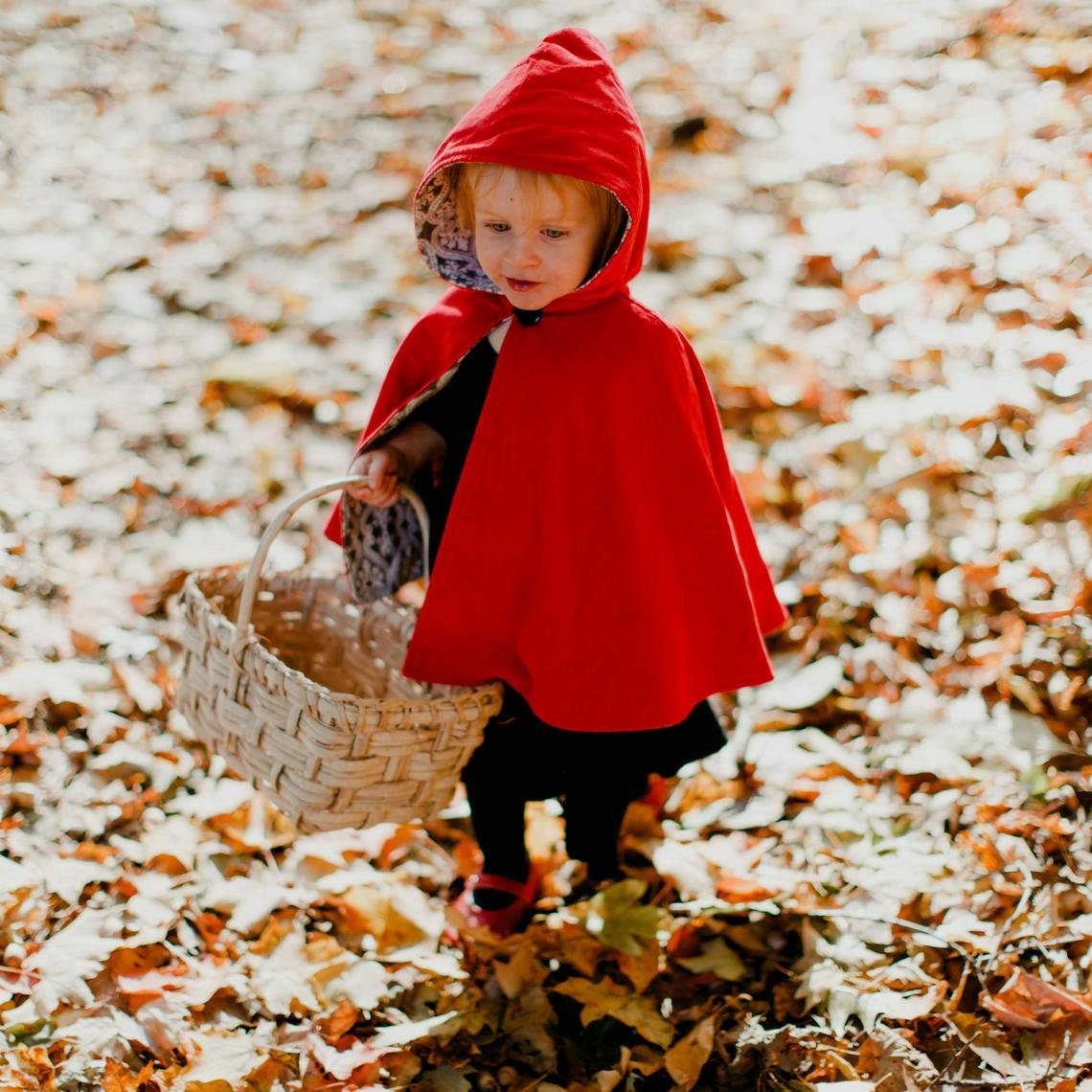 Cape à pois en velours côtelé bleu marine pour bébés garçons et filles, poncho à capuche pour siège auto, vêtement pour bras cassé, taille S 1-4 ans