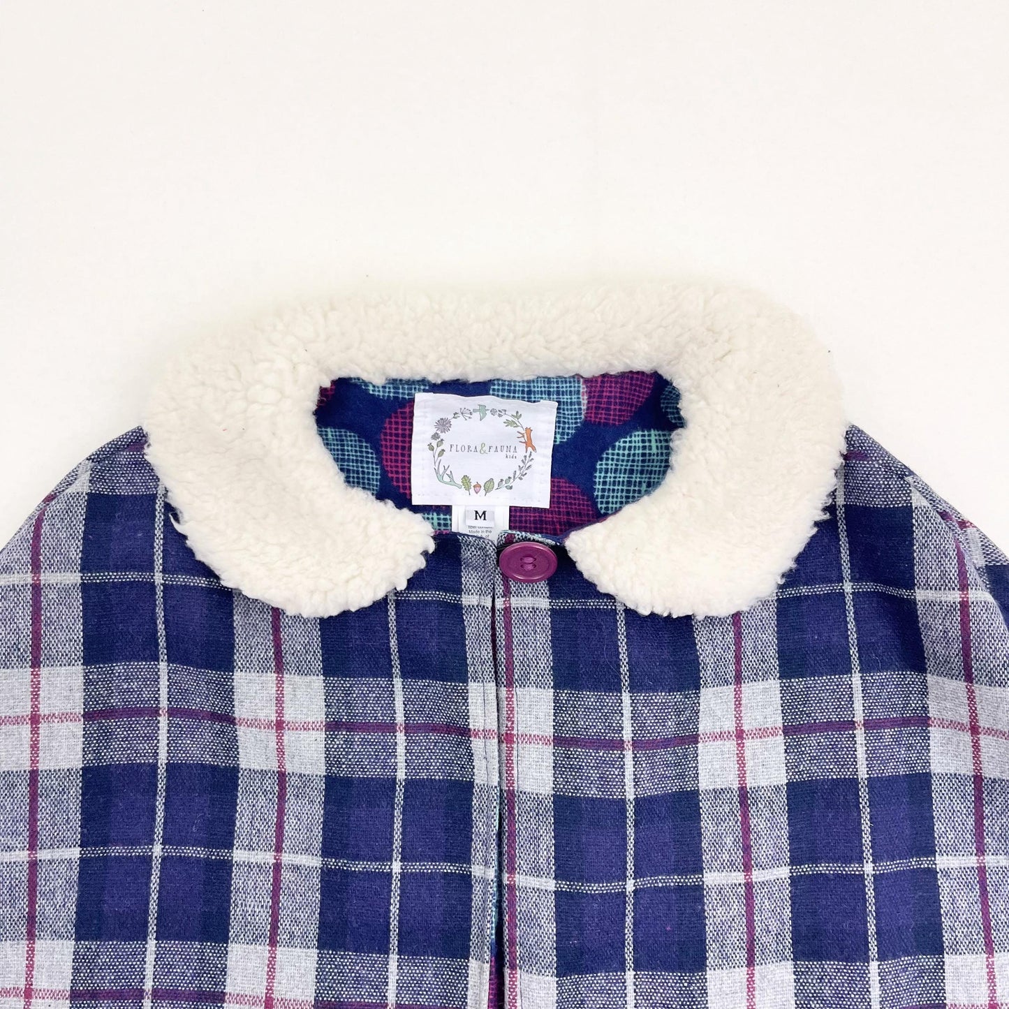 Cape écossaise pour filles, cape doublée en flanelle, col Peter Pan en polaire duveteuse, manteau d'hiver pour enfants, poncho de siège auto taille M (5-8 ans)