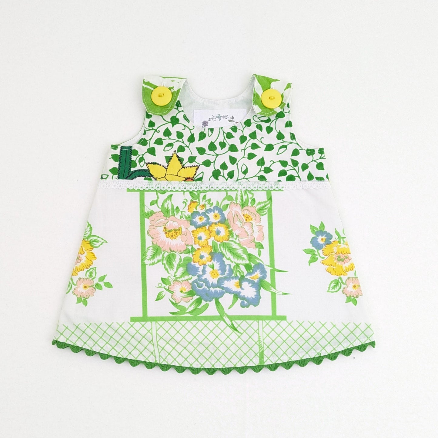 Robe salopette nouveau-né Floral Garden, imprimé treillis vert, cadeau de fête prénatale, tenue d'été rétro, vêtements héritage faits à la main