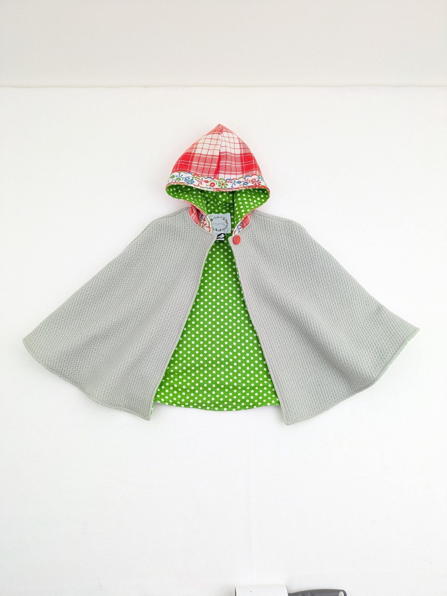 Cape en laine pour fillettes, cape à capuche en plaid menthe et orange de conte de fées avec bordure florale brodée, manteau poncho pour siège auto, taille S 1-4 ans