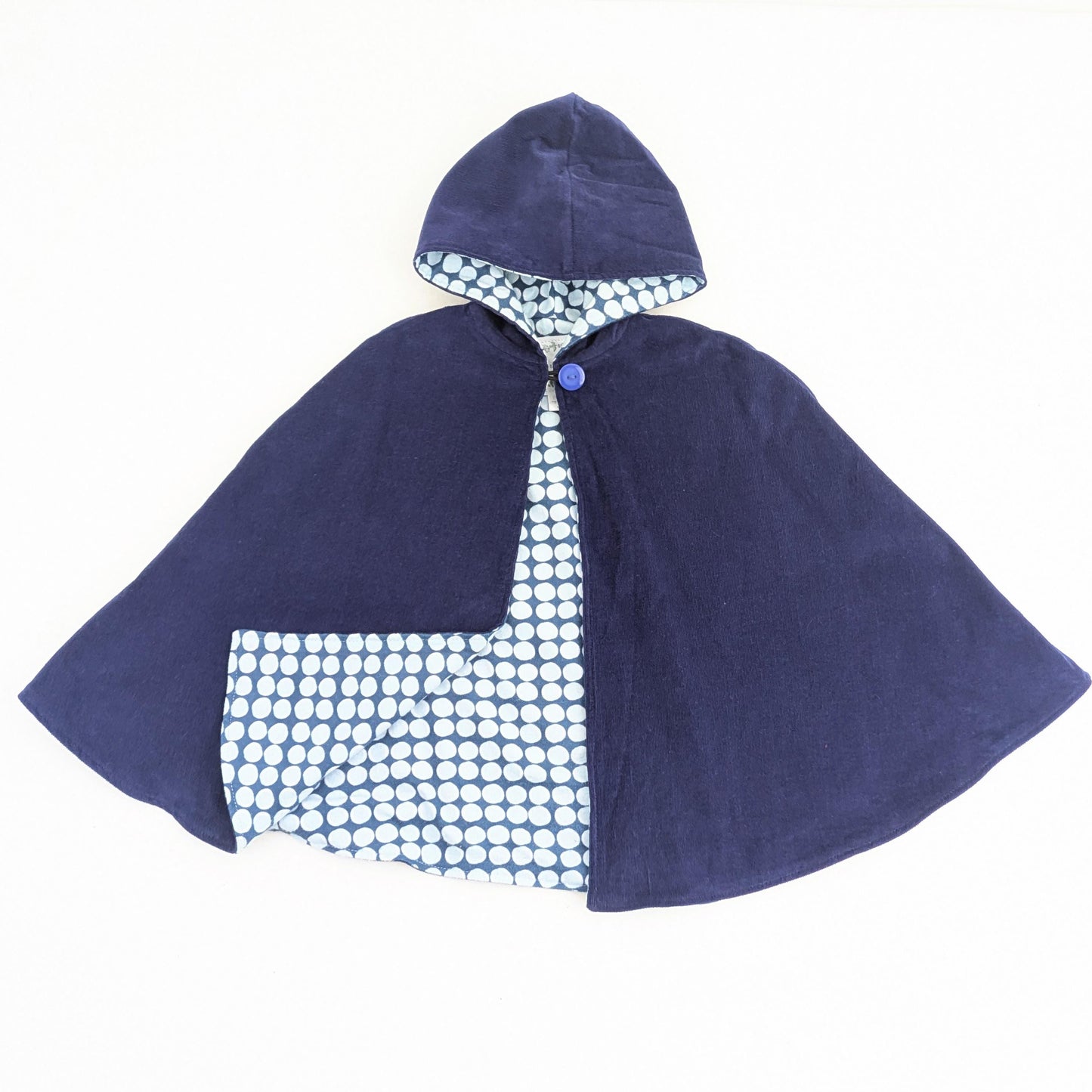 Cape à pois en velours côtelé bleu marine pour bébés garçons et filles, poncho à capuche pour siège auto, vêtement pour bras cassé, taille S 1-4 ans
