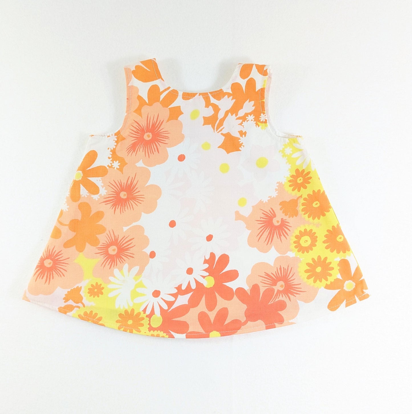 Robe salopette 3M en patchwork floral, robe salopette rétro unique faite à la main pour bébé fille, 3-6 mois