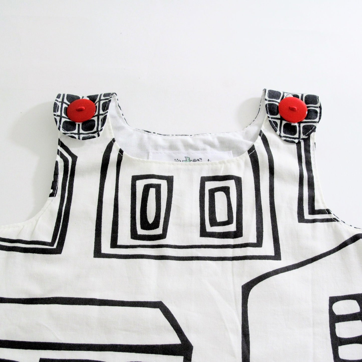 Robe fille, Tablier salopette de bande dessinée pour enfant fait main, Cadeau de pendaison de crémaillère, Séance photo, Nouveau-né à fille 6 ans