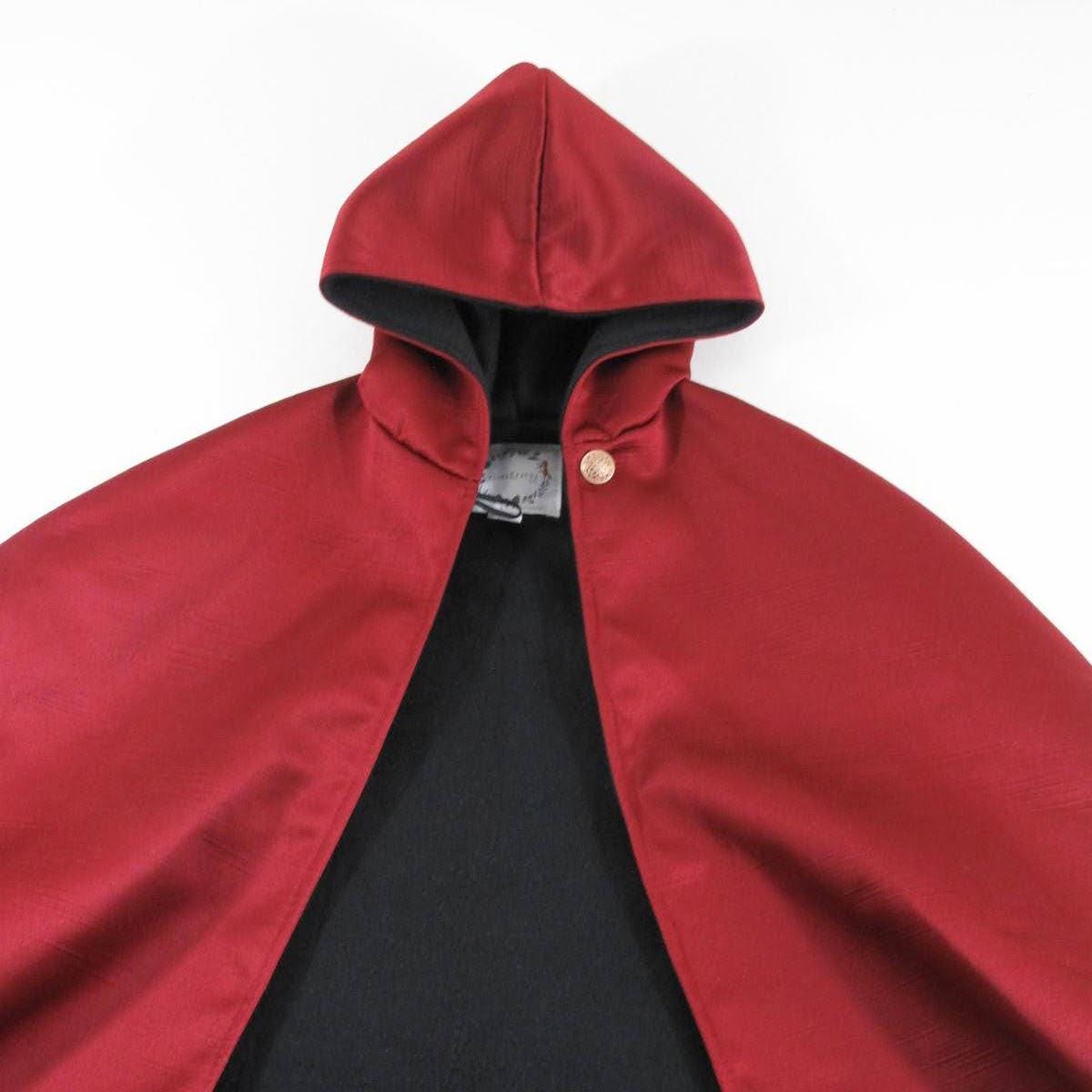 Cape en satin rouge foncé pour filles, Cape victorienne rouge pour filles avec capuche, Poncho de siège auto, Tenue de séance photo, Doublure en molleton